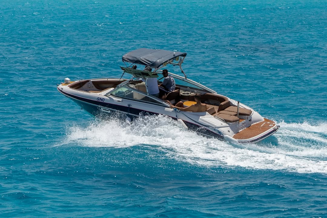 Marassi: Perjalanan Speedboat Pribadi dengan Berenang di Pantai Utara