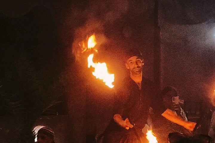 Marrakesch: Kamelritt in der Agafay-Wüste, Livemusik, Abendessen und Feuershow