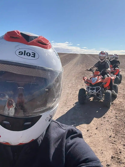 Marrakech: tur în Deșertul Agafay cu quad și cină cu spectacol