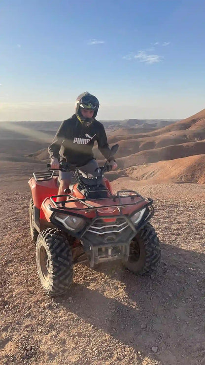 Marrakech: tur în Deșertul Agafay cu quad și cină cu spectacol