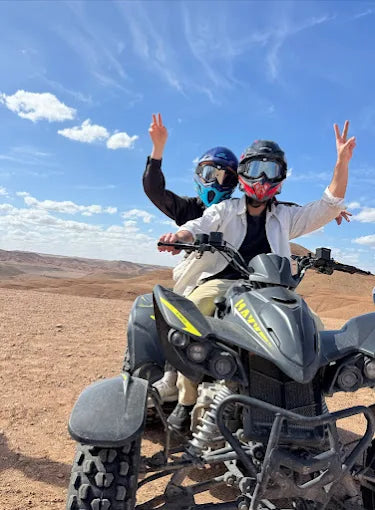 Marrakech: tur în Deșertul Agafay cu quad și cină cu spectacol