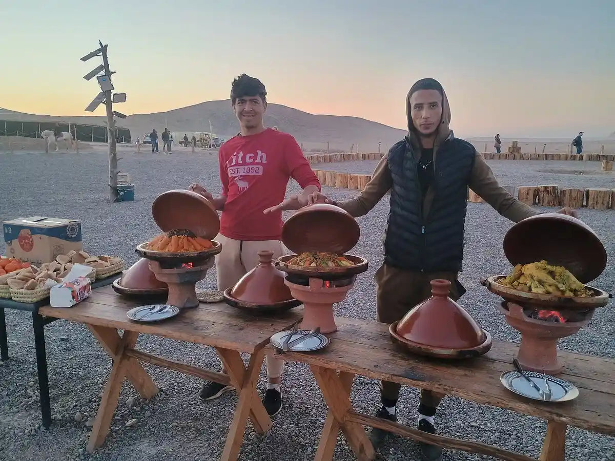 Marrakech: tur în Deșertul Agafay cu quad și cină cu spectacol