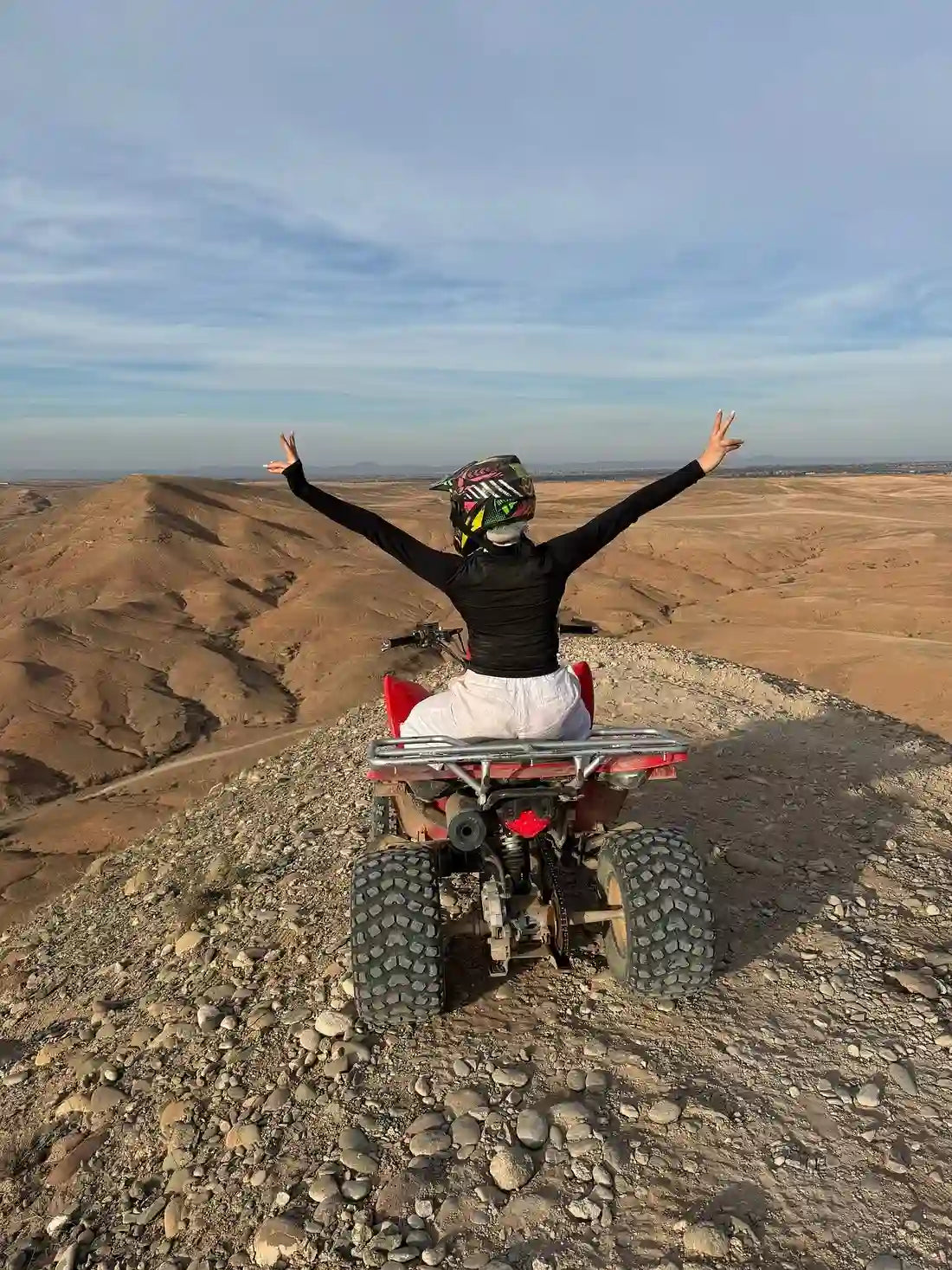 Marrakech: tur în Deșertul Agafay cu quad și cină cu spectacol