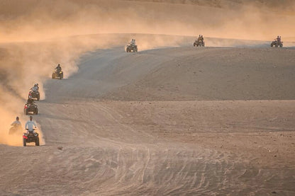 From マラケシュ：アガファイ砂漠でクアッドバイク＆ラクダ乗り体験ツアー（プール＆夕食付き）