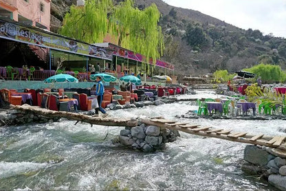 From Marrakeszu: prywatna jednodniowa wycieczka do Doliny Ourika i gór Atlas