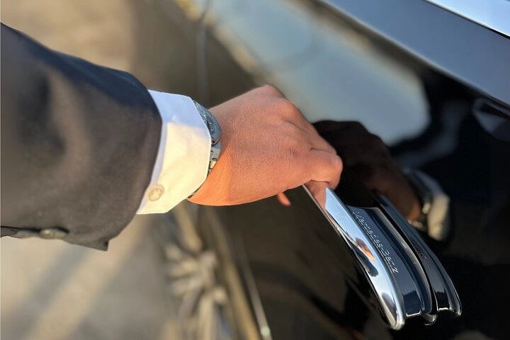 From Marrakech: Traslado privado a la ciudad de Casablanca y al Aeropuerto Internacional Mohammed V