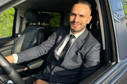 From Marrakech: Traslado privado a la ciudad de Casablanca y al Aeropuerto Internacional Mohammed V