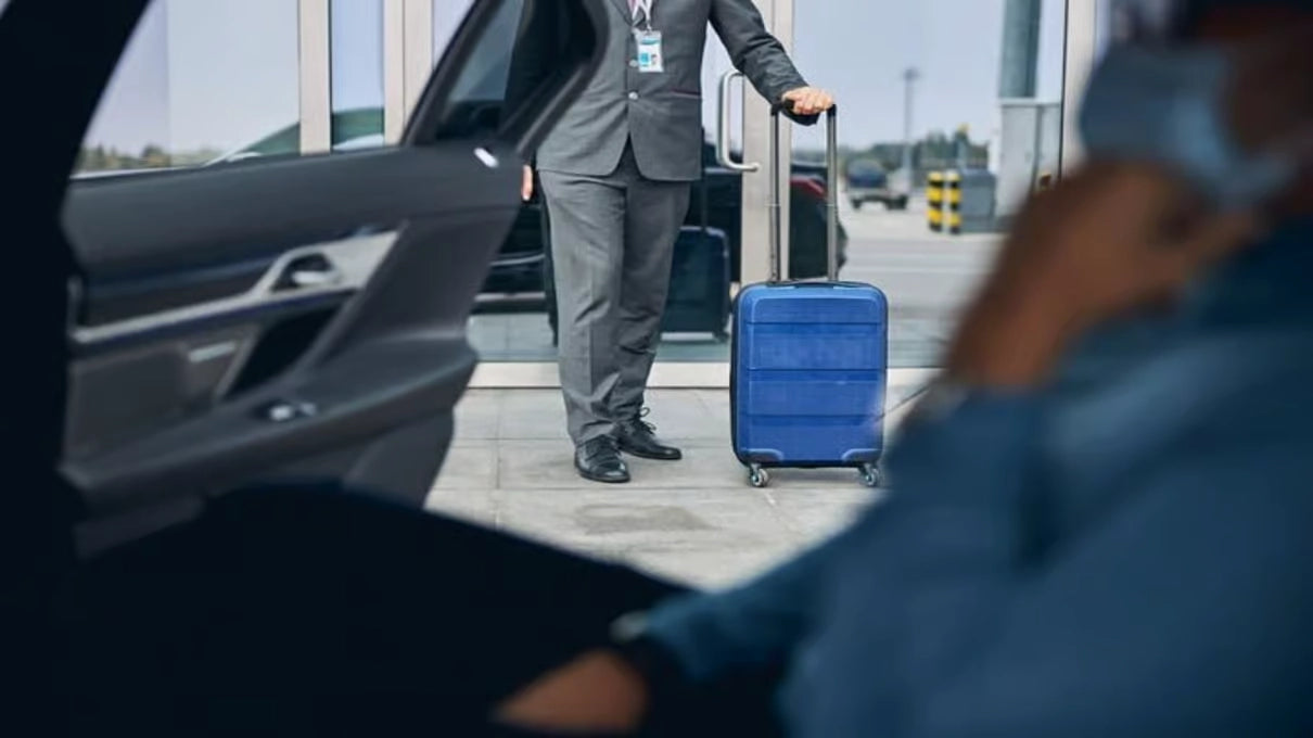 From Marrakech: Traslado privado a la ciudad de Casablanca y al Aeropuerto Internacional Mohammed V