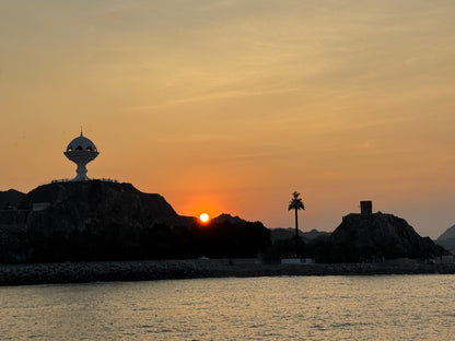 Maskat: Delfinbeobachtung oder Sonnenuntergangsfahrt – Tour