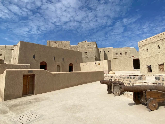 马斯喀特：尼兹瓦堡垒和集市全日游（含音频导览）