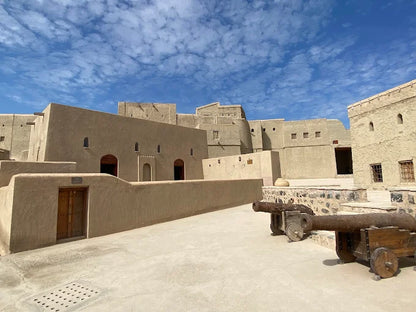 马斯喀特：尼兹瓦堡垒和集市全日游（含音频导览）