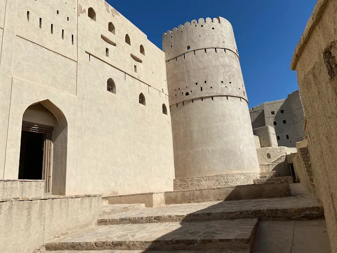 马斯喀特：尼兹瓦堡垒和集市全日游（含音频导览）