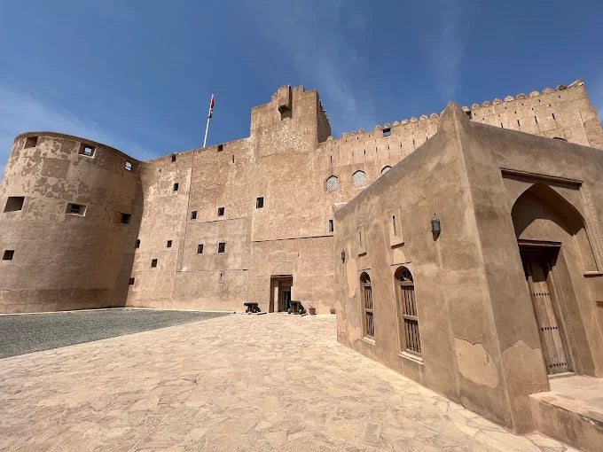 马斯喀特：尼兹瓦堡垒和集市全日游（含音频导览）