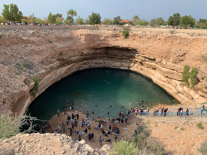 Muscat: Wadi Shab and Bimmah Sinkhole Full-Day Tour