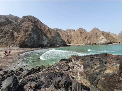 مسقط: جولة يومية إرشادية إلى وادي شاب وحفرة بيمه