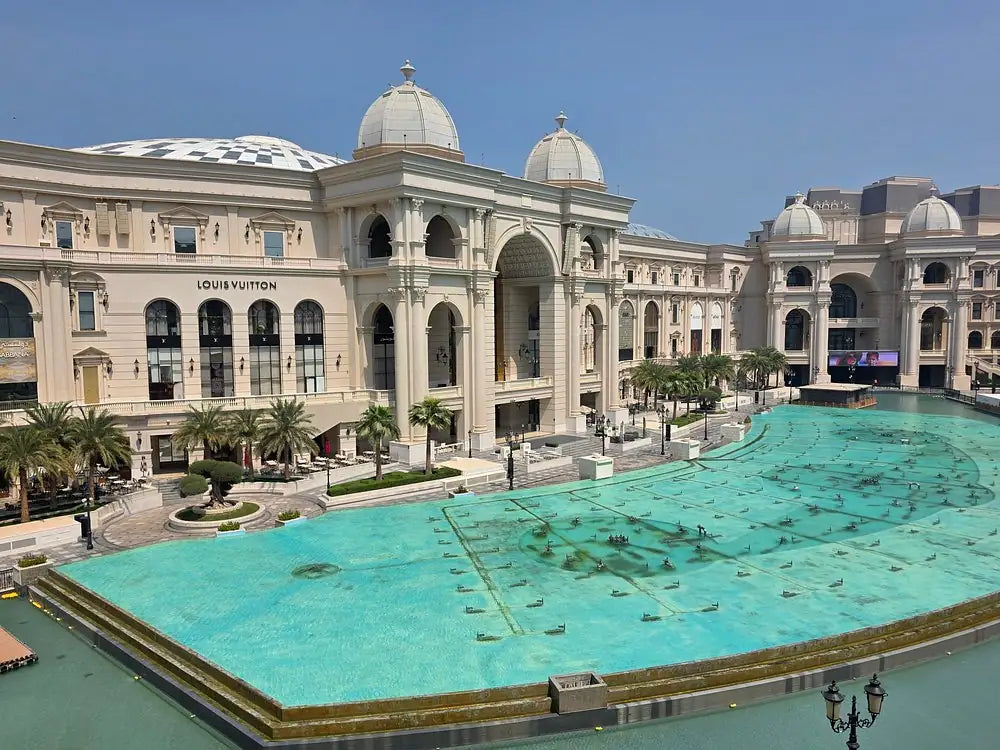 Doha: Guided Shopping Tour to Four Malls