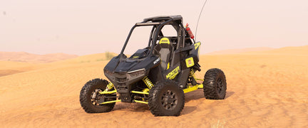 ドバイ：ポラリス RZR 1000cc デューンバギーツアー