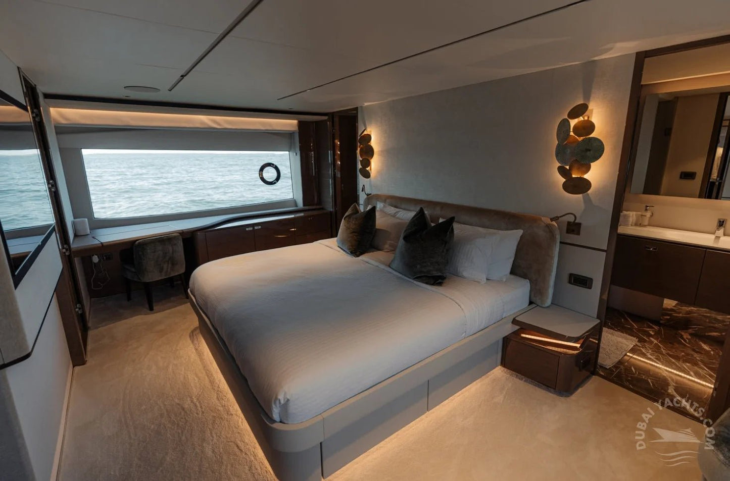 Dubaï : visite privée en yacht Princess Aura 95 pieds