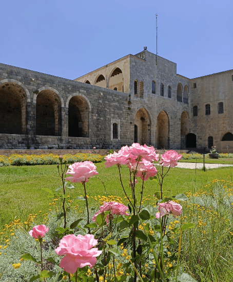 Desde Beirut: visita guiada a las cascadas de Zarka, el castillo de Moussa y Deir El Amar