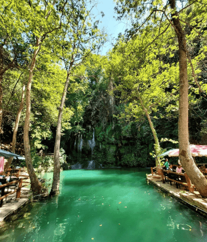 Desde Beirut: visita guiada a las cascadas de Zarka, el castillo de Moussa y Deir El Amar