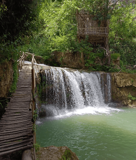 Desde Beirut: visita guiada a las cascadas de Zarka, el castillo de Moussa y Deir El Amar
