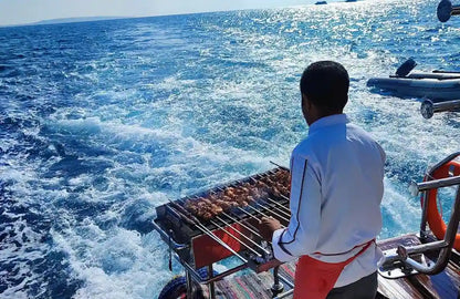 シャルム・エル・シェイク：高級ラス・モハメッドとホワイトアイランドのシュノーケリングボートツアー