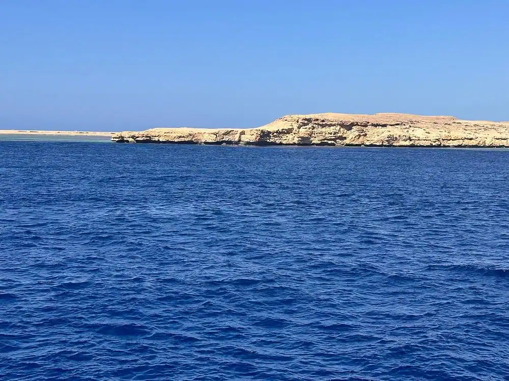 シャルム・エル・シェイク：高級ラス・モハメッドとホワイトアイランドのシュノーケリングボートツアー