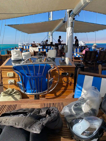 Sharm El Sheikh: Ras Mohammed ve White Island’a Korsan Teknesiyle Şnorkelle Dalış Turu