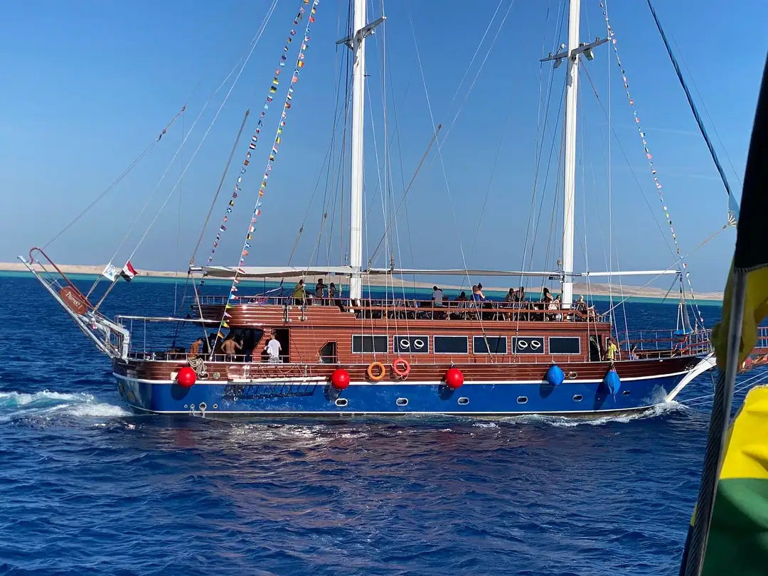 Sharm El Sheikh: Ras Mohammed ve White Island’a Korsan Teknesiyle Şnorkelle Dalış Turu