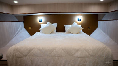 Dubai: Celebration 81 FT Partyyacht