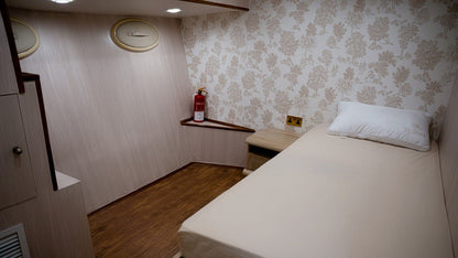 Dubai: Celebration 81 FT Partyyacht