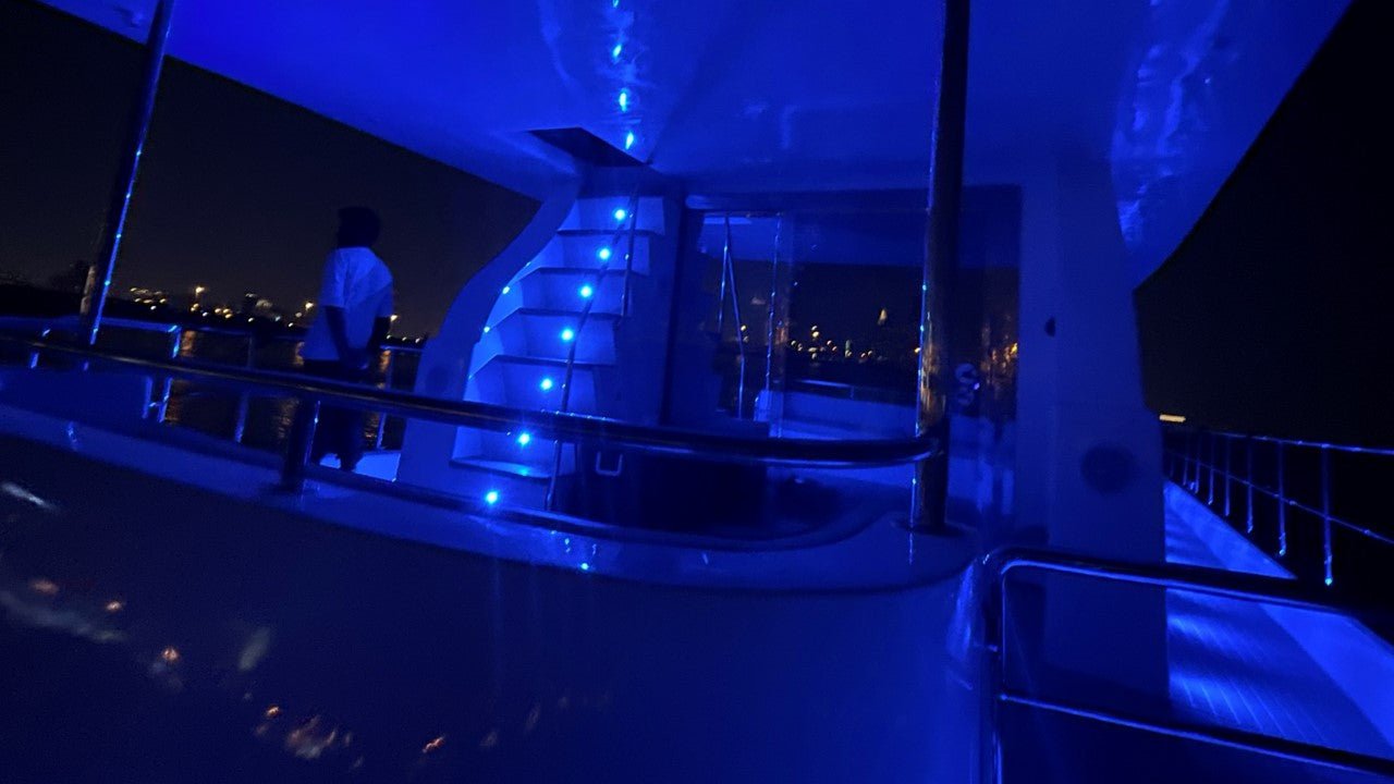 Dubai: Celebration 81 FT Partyyacht