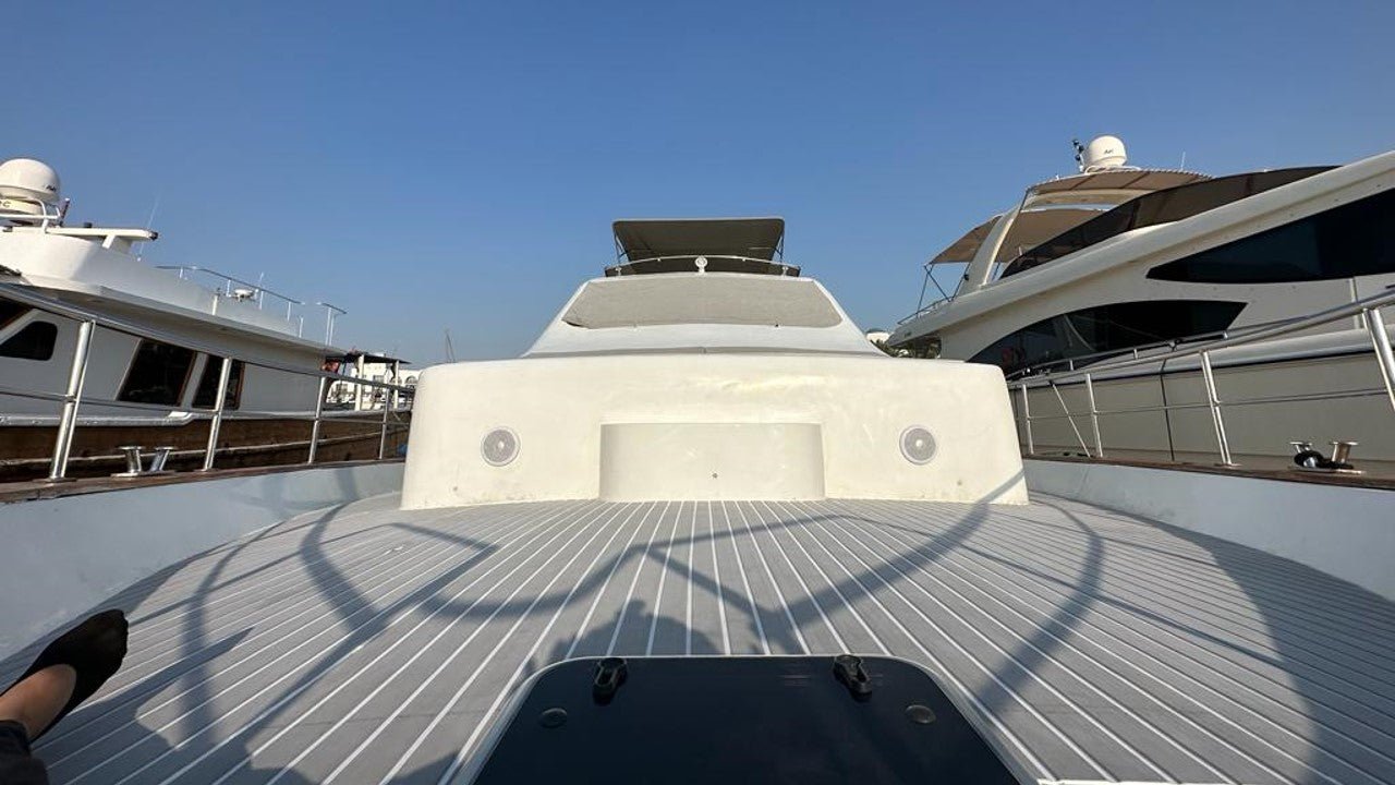 Dubai: Celebration 81 FT Partyyacht
