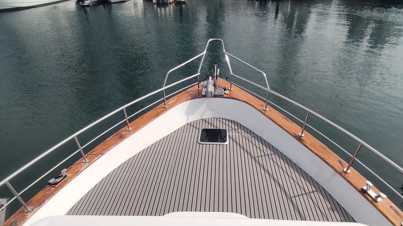 Dubai: Celebration 81 FT Partyyacht