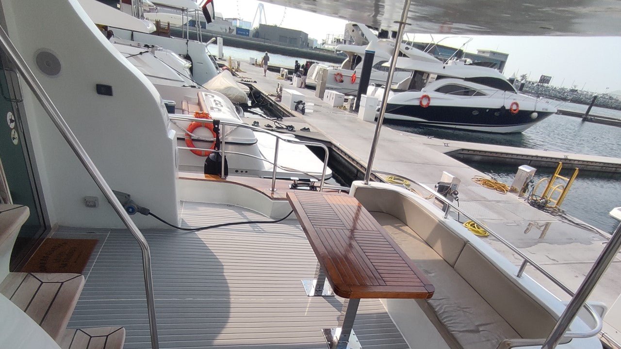 Dubai: Celebration 81 FT Partyyacht