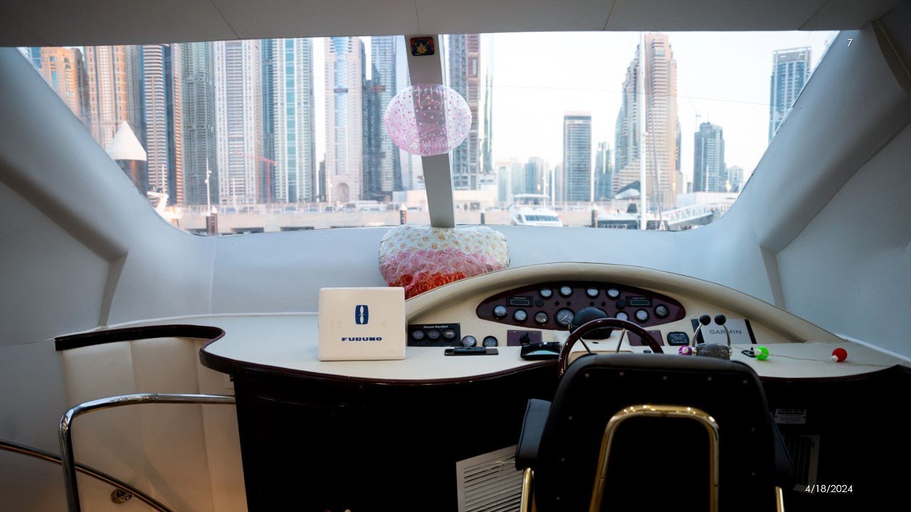 Dubai: Celebration 81 FT Partyyacht