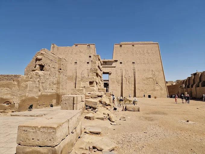 从卢克索出发：2天私人游，前往埃德夫、阿斯旺和阿布辛贝尔