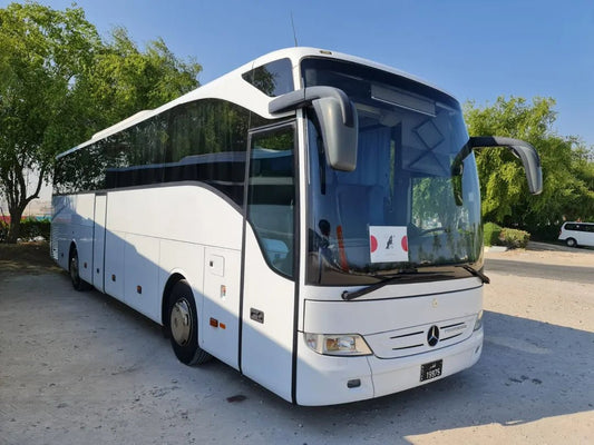 Doha: Aluguel de ônibus particular Mercedes Benz Tourismo com motorista