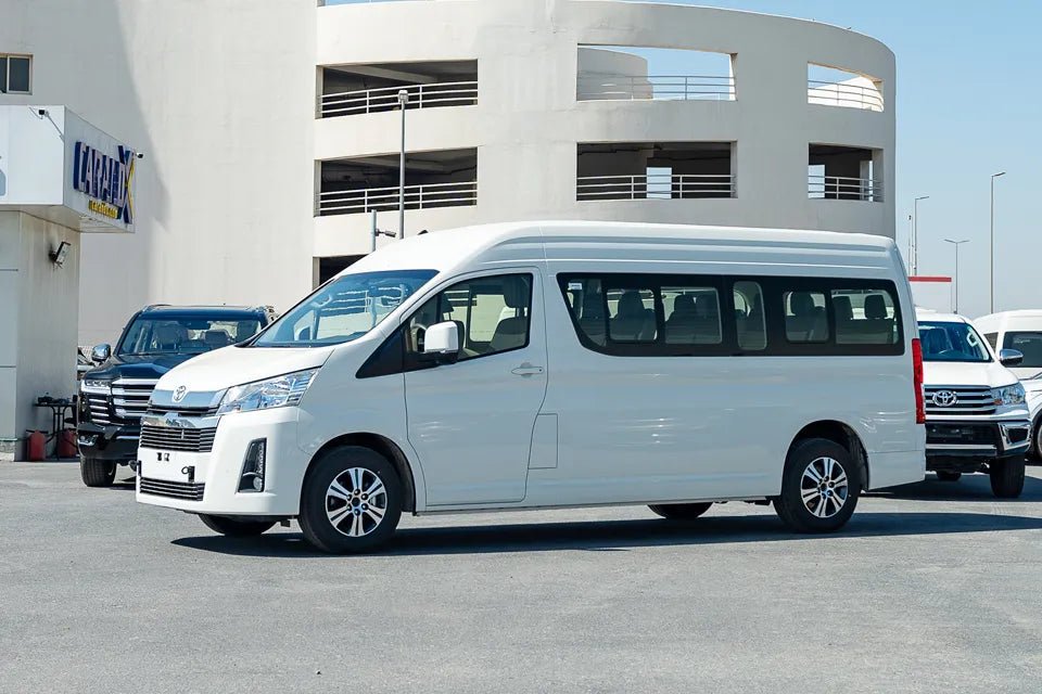 Doha: Închiriere de furgonetă Toyota Hiace cu șofer