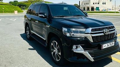 Doha: Toyota Land Cruiser Private Car Rental with Driver
