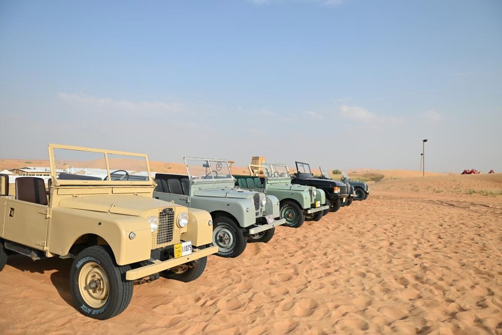 Dubai: voo de balão com experiência vintage Land Rover Drive