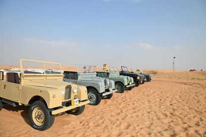 Dubai: voo de balão com experiência vintage Land Rover Drive