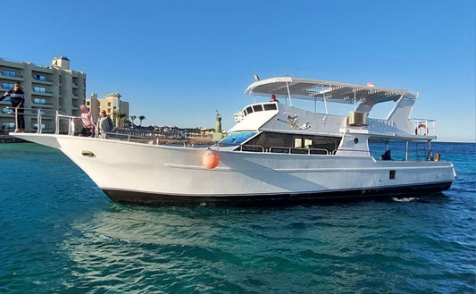 Hurghada: Prywatna wycieczka łodzią typu syrena z rurką z lunchem i napojami bezalkoholowymi