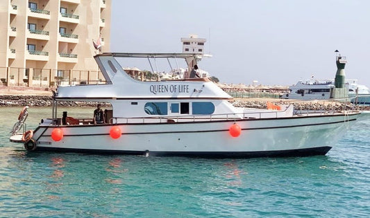 Hurghada: Prywatna wycieczka łodzią z rurką Queen of Life z lunchem i napojami bezalkoholowymi