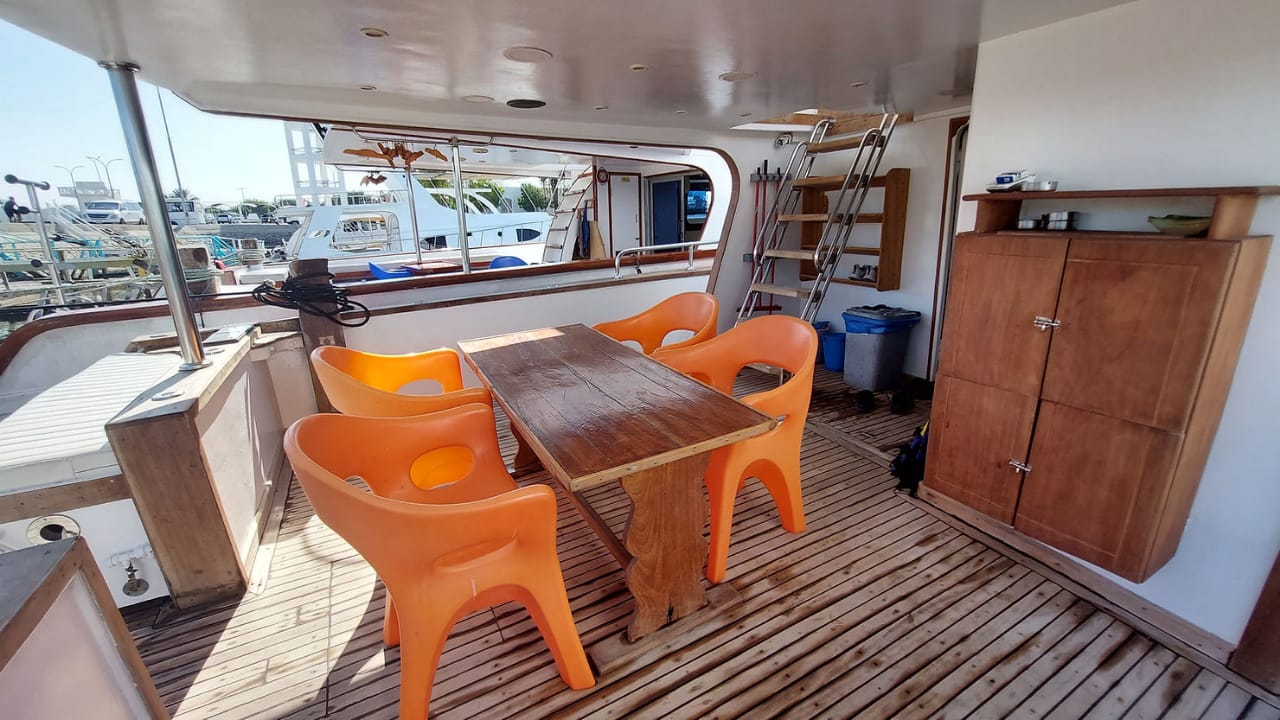 Hurghada: Queen of Life Private Boat Snorkeling Trip with Lunch and Soft Drinks