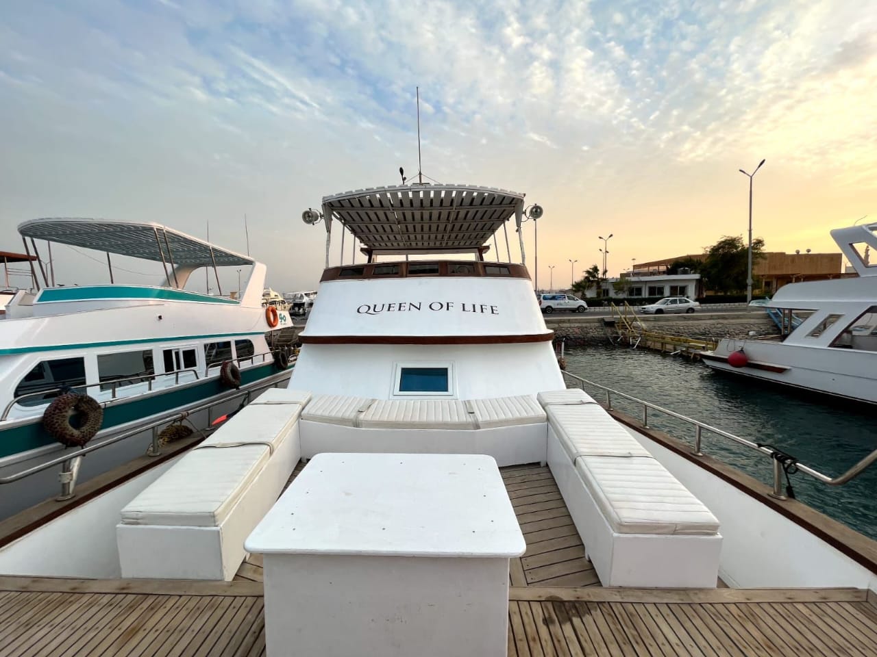 Hurghada: Queen of Life Private Boat Snorkeling Trip with Lunch and Soft Drinks