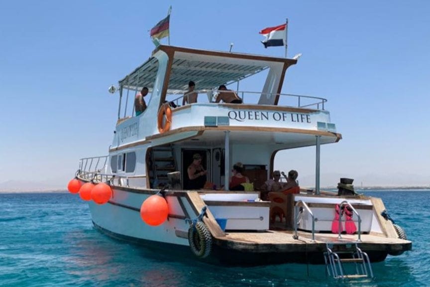 Hurghada: Queen of Life Private Boat Snorkeling Trip with Lunch and Soft Drinks