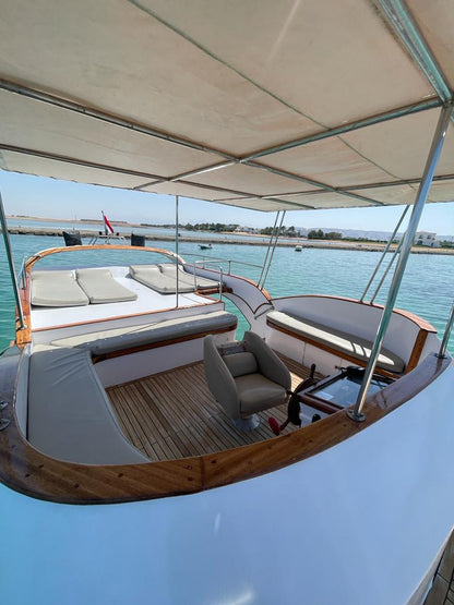 El Gouna: Private Boat Day Trip to Bayoud