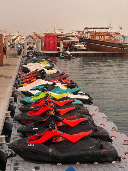 Doha: Jet-Ski-Verleih im Doha Corniche Box Park