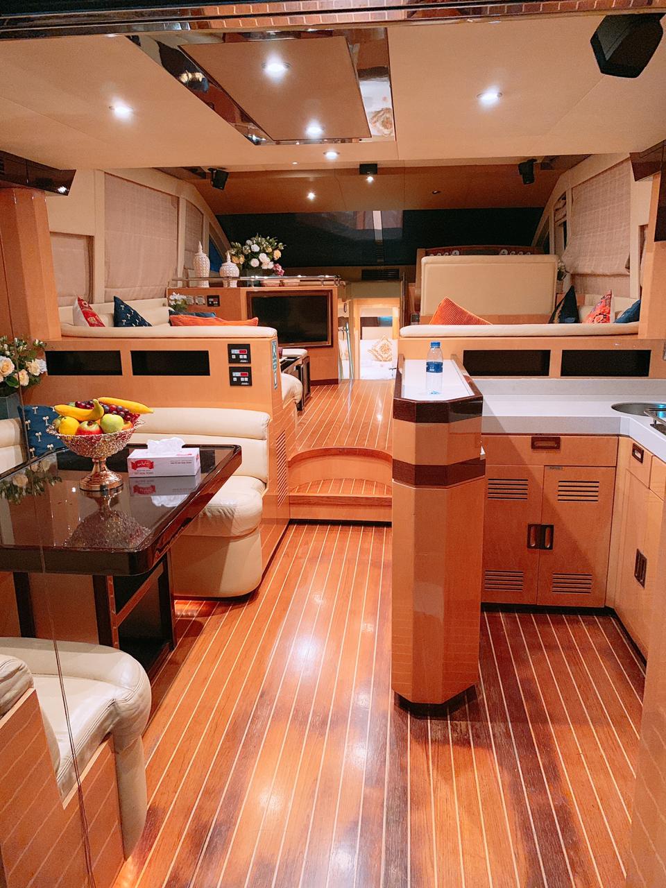 Dubai: privé majesteit 66FT verhuur